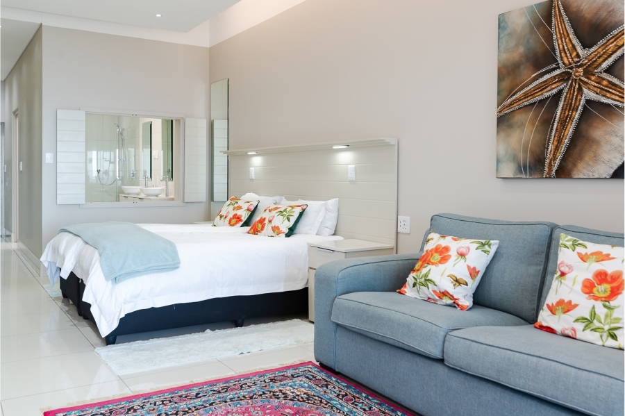 6 Bedroom Property for Sale in Bakoven Western Cape